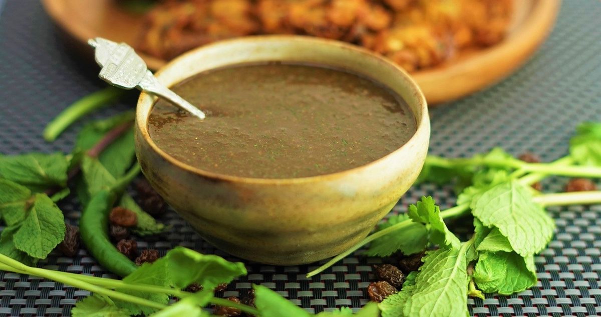 Pudina and Imli Chutney: A Refreshing Herb-infused Tangy Delight